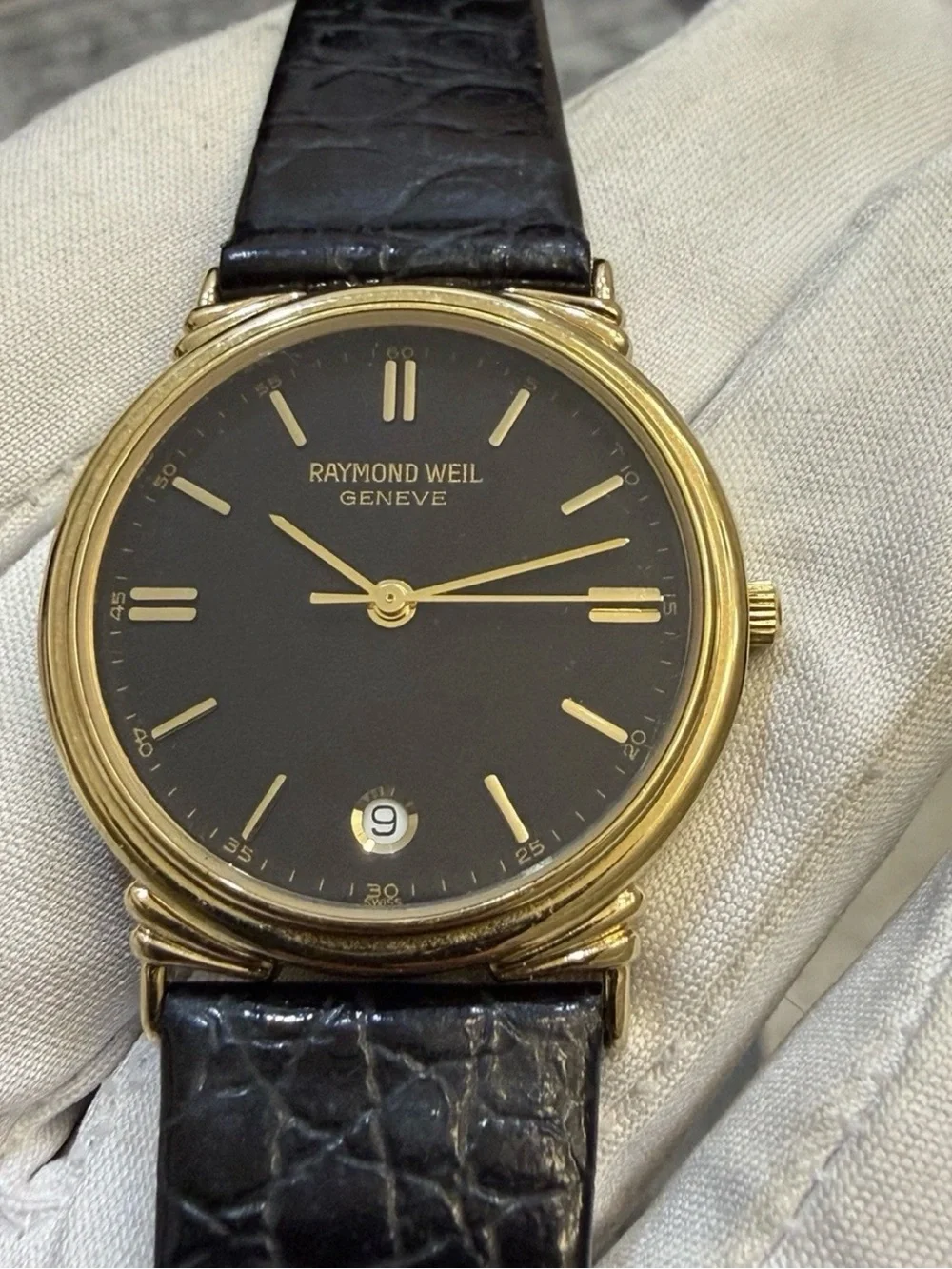 Vintage Raymond Weil Geneve 5631 18K Gold Plated Black Dial Unisex Dress Watch